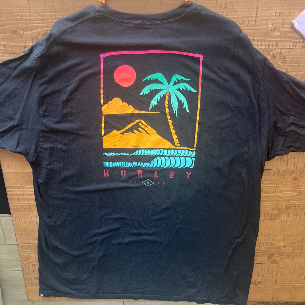 Excellent Condition Hurley Retro Beach Shirt